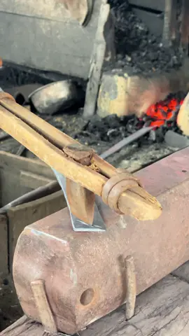 Skil tukang membuat parang #pengrajin #pandebesi #blacksmith 