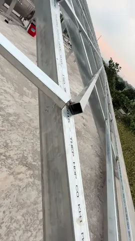 cỡ này mà lợp không đẹp nữa là chịu đấy  😩#máingói #nhà_đẹp #viral #xuhướng 