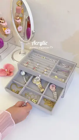 This dustproof acrylic jewelry box keeps your accessories organized and dust-free! ✨ #jewelrybox #accessories #jewelryorganizer #organizer #aesthetic 