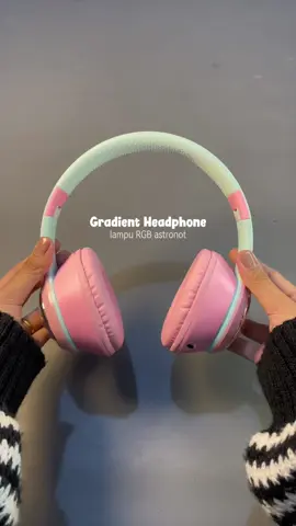 gemes bgtt!! ada lampu RGB astronot💗🤏🏻 enak bgt dipake lama gabikin sakit, suaranya juga jernih dan bass nya mantepp pwoll #headphones #headphone #headphonebluetooth #headsetbluetooth #headsetgaming 