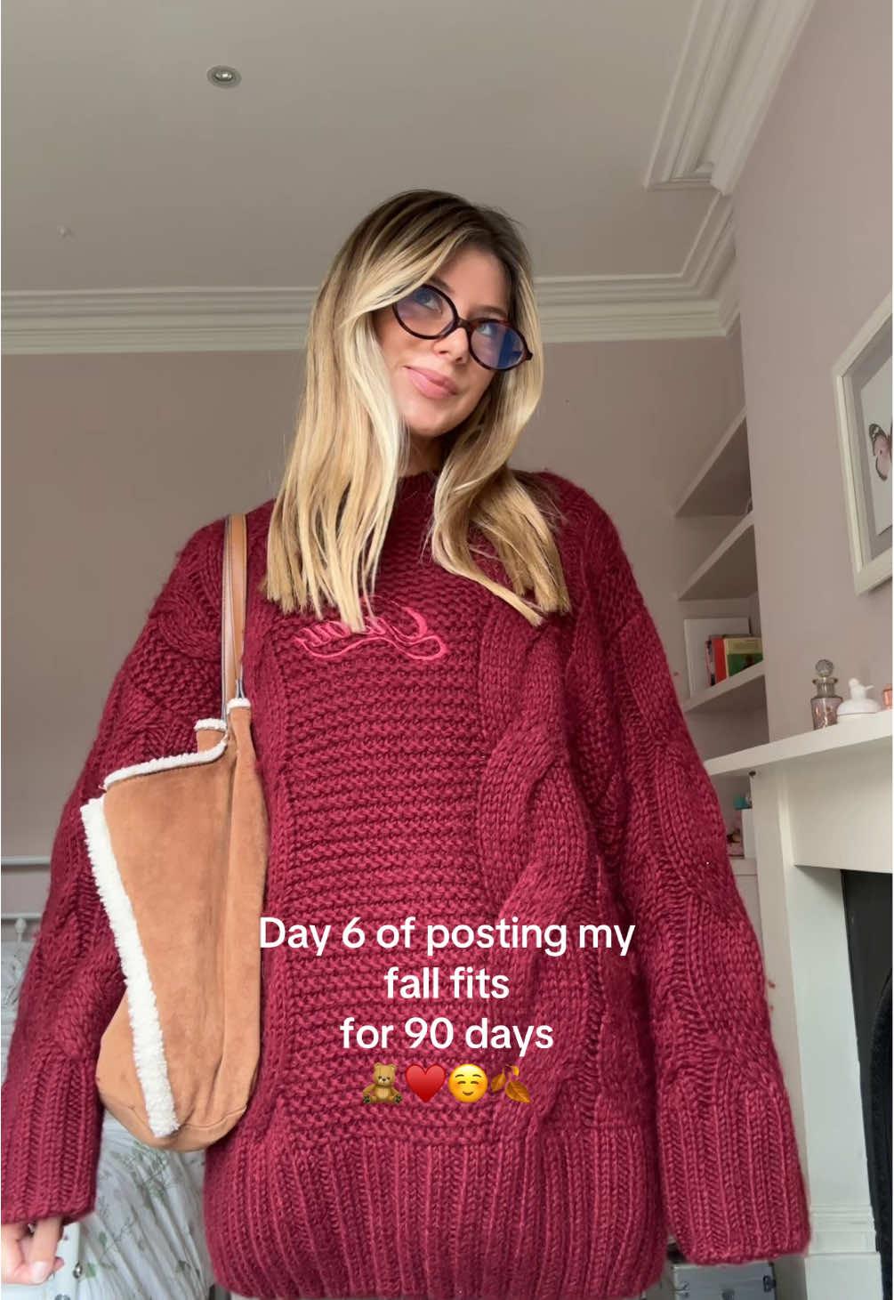this berry red for autumn🥹🍒🥰♥️>>>> jumper / lipgloss - @Gisou  jewellery - @Robin  jeans / shoes- @Cider  bag - @ACCESSORIZE  #fallfits #fall #fallfits #berryred #autumnfits 