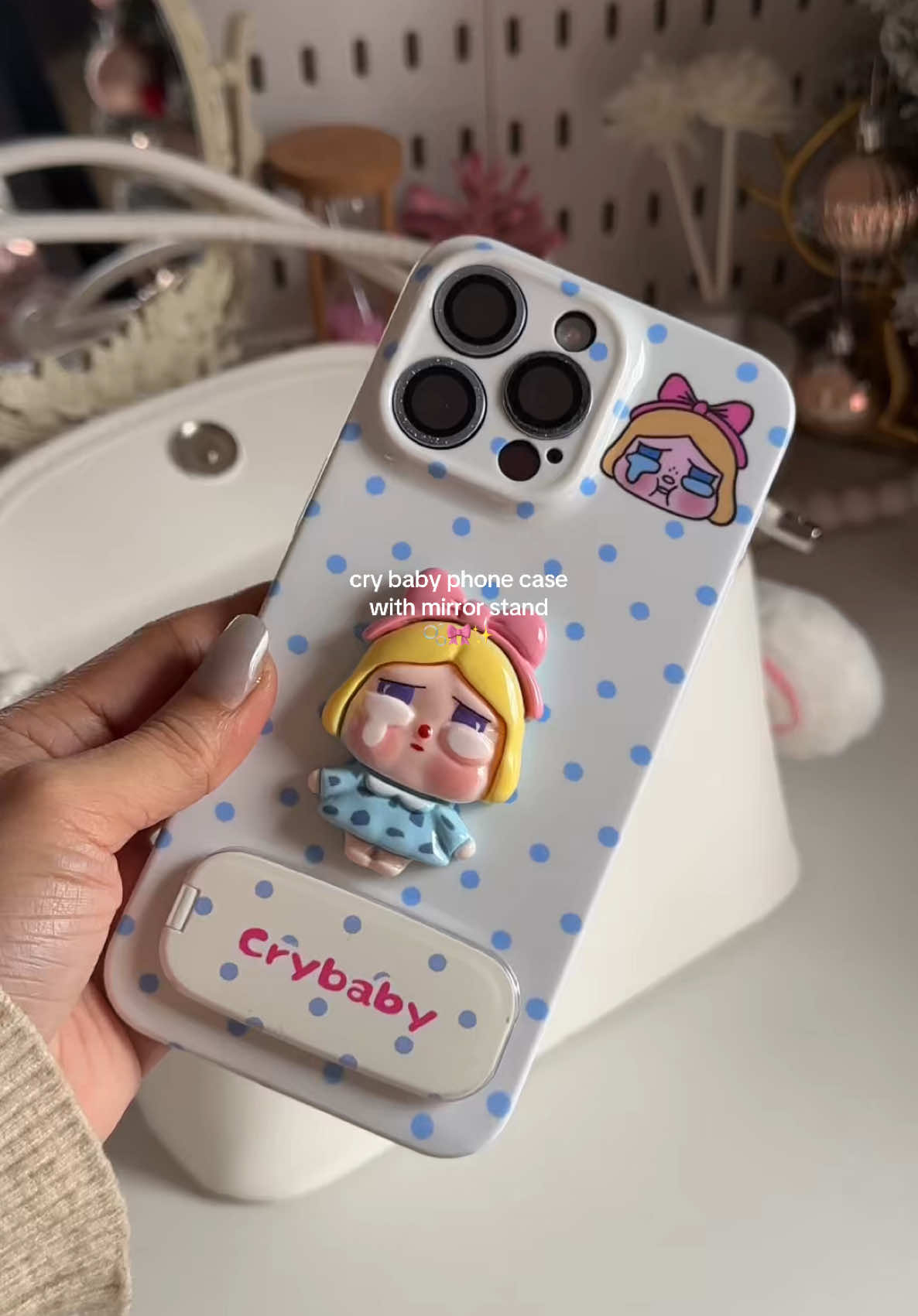 Replying to @Joan.cart ౨ৎ it’s so cute plus with mirror stand 🥰✨🎀 #mirrorstandphonecase #crybabyphonecase #cutephonecase #phoneaccessories #iphonecase