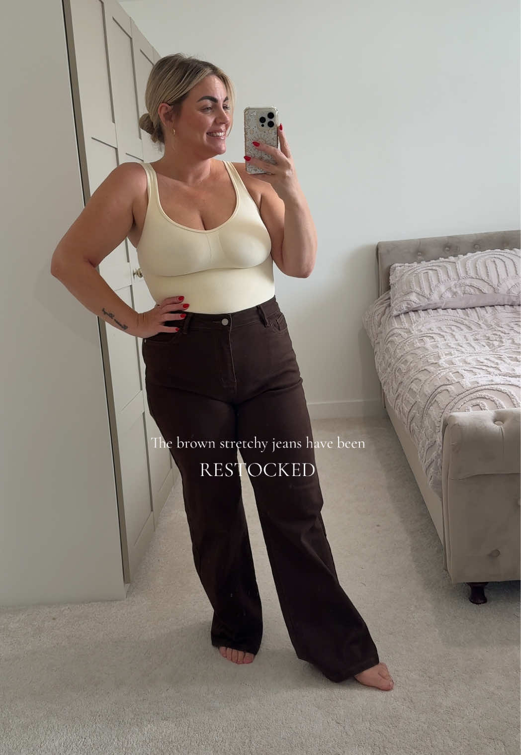 Run girls…. 🤎✨ @Katch Me  #jeans #midsizefashioninspo #plussizeootd #plussizeoutfitideas #spotlight 