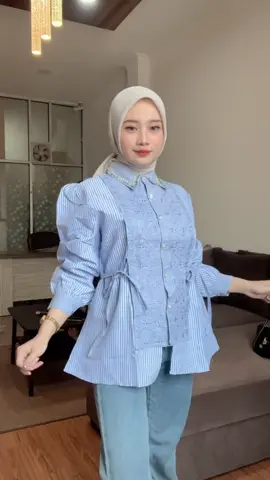 Outfit of the day 💙 Biru lembut, bahan linen adem, detail kerah manis. ✨ Simpel tapi aura-nya… ngangkat banget. 😍 #OOTDInspo #OOTDHijab #ModestChic #HagooStyle #ViralDiFYP 