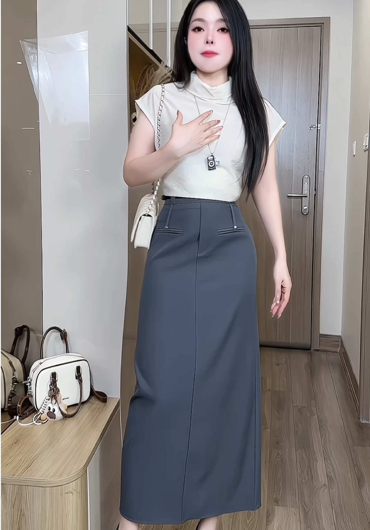 Chân váy chữ  A midi dáng dài. Tôn dáng chân dài , chất mềm đẹp  siu hot giá lại hạt dẻ bảo sao ko hot   #chanvay  #chanvaycongso #chanvaydai  #chanvayxinh #chanvaymidi