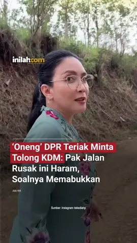 Anggota DPR RI Rieke Diah Pitaloka, yang juga dikenal publik lewat perannya sebagai Oneng, menyuarakan kepeduliannya terhadap kondisi infrastruktur di wilayah Sukabumi, Jawa Barat. Melalui akun Instagram pribadinya @riekediahp pada Selasa (14/11), Rieke menyampaikan permohonan kepada Gubernur Jawa Barat saat itu, Dedi Mulyadi, agar memberikan perhatian khusus terhadap kondisi jalan di Desa Pasir Langkap, Kecamatan Cikidang. Menurut Rieke, masyarakat kerap harus melintasi jalan rusak yang sangat membahayakan, terutama pada malam hari ketika penerangan terbatas. Kondisi ini, lanjutnya, menimbulkan ketidaknyamanan serius hingga membuat pengguna jalan merasa pusing dan kehilangan keseimbangan. Dalam unggahannya, Rieke menyuarakan permintaan bantuan secara emosional, berharap pemerintah daerah segera melakukan perbaikan demi keselamatan dan kenyamanan warga. - Selengkapnya kunjungi website dengan klik link di bio atau download aplikasi di AppStore dan Google Play Store. #inilahNews #RiekeDiahPitaloka #DediMulyadi #Inilahcom #titiktengah #titikcerah 