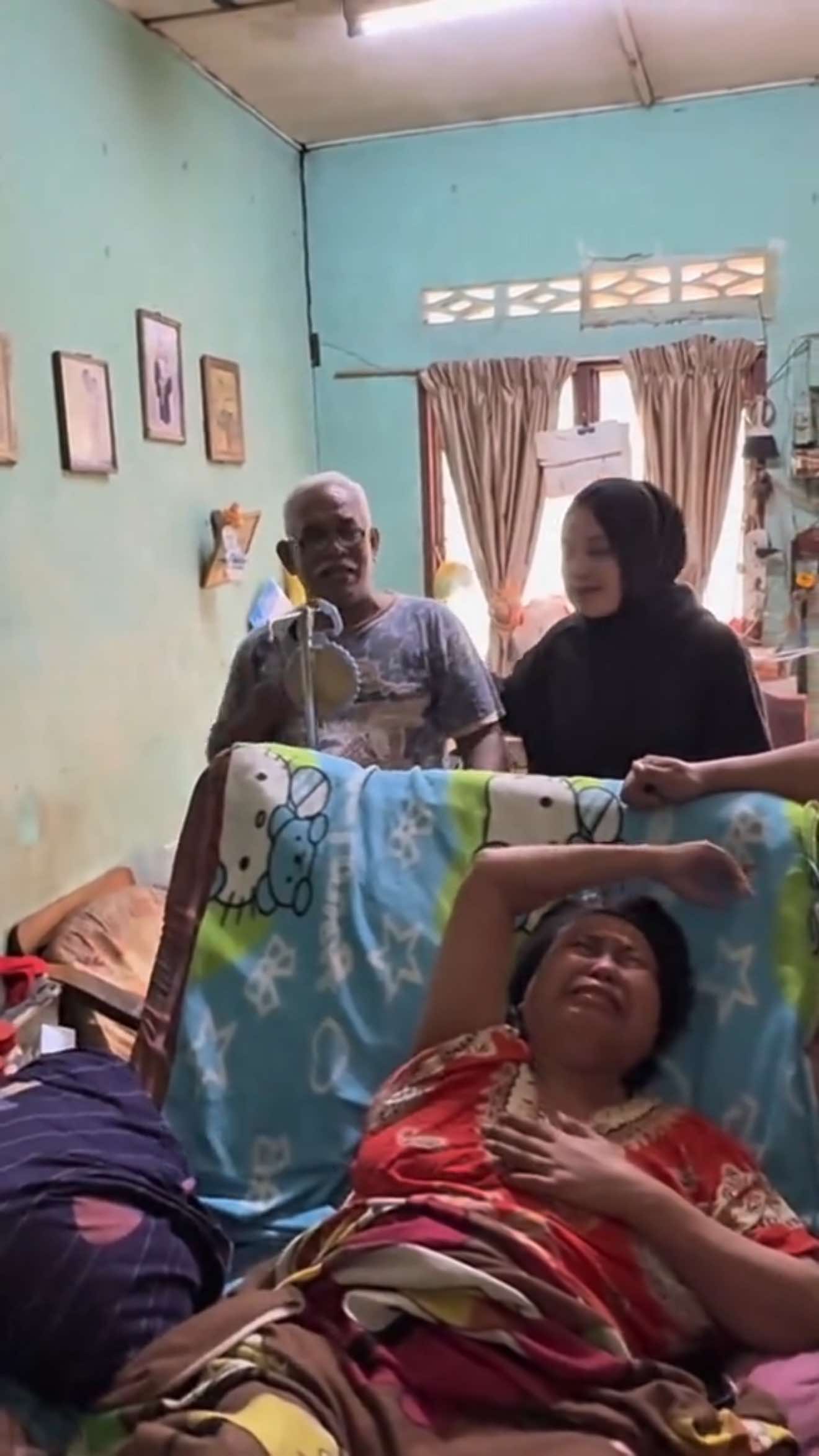 PMI malaysia 2 tahun stroke gak bisa pulang ke Indonesia. InsyaAllah Uya pulangkan ke Indonesia 🤲🏻🙏🏻 @Miss Yuni Your peduli @BUNDA MILA AMRIK 🇺🇸1 @Astrid💃 