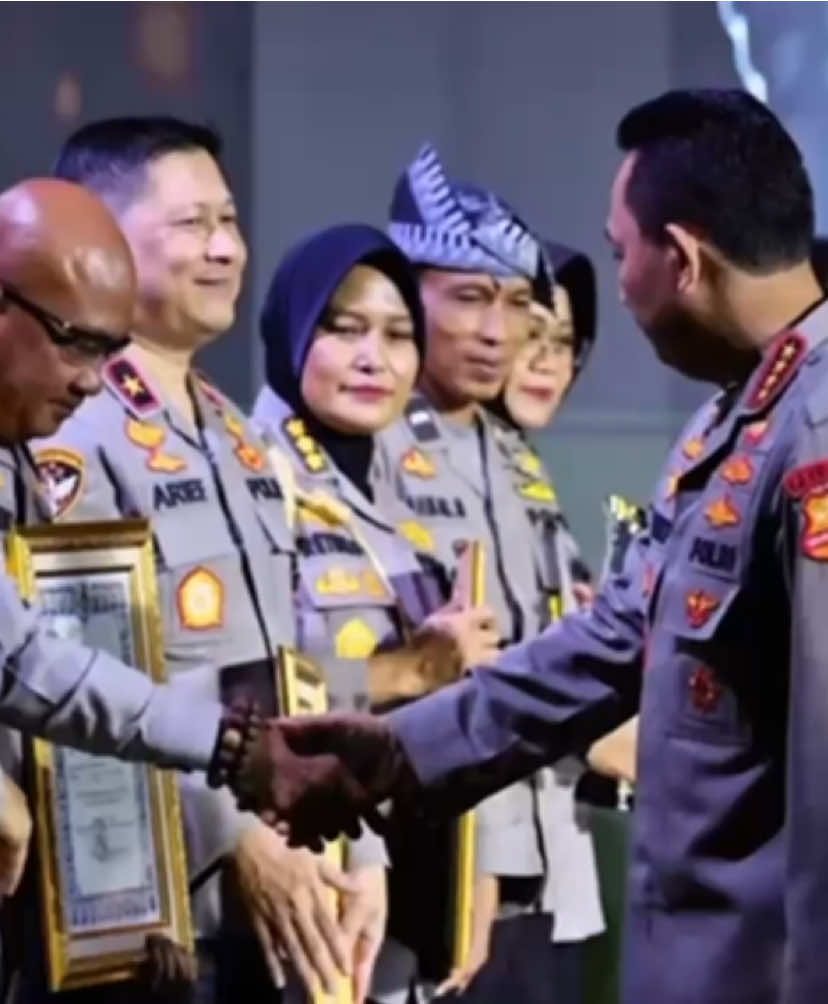 Tetap Menjalankan Tugas Pokok...Bukan Pokoknya Tugas. . . . #fyp #fypシ゚ #kapolresserang #viral  #fyppppppppppppppppppppppp 