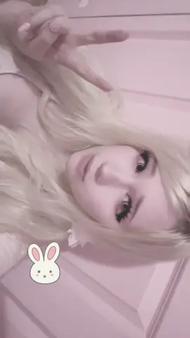 i feel knda chopette today my makeup was so cute last time ithink its js how i did it cause i messed up my nose bridge contour also..