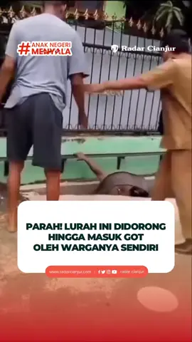 Udah tau salah, malah ngeyel Seorang Lurah didorong ke parit oleh warga setelah menegur mereka yang memasang ‘polisi tidur’ ilegal dari ban bekas. Pemasangan alat pembatas kecepatan dilarang keras menggunakan ban bekas (terutama yang memakai paku/sekrup) karena berbahaya dan harus sesuai standar Permenhub No. 14 Tahun 2021. Masyarakat diimbau untuk tertib aturan demi keselamatan bersama. 📍Medan Timur (Jalan Madupuro)  Sc: @bandungterkini 🎥 Istimewa