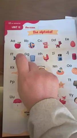 تعليم قراءة الحروف اللغة الانجليزية  اسم الحرف وصوته الحرف  #كتاب البداية 