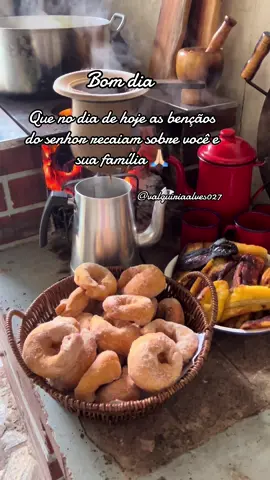 Café caipira da roça ☕️🥧👍👌🙌🏻👏🏻🌾👩🏻‍🌾🤠🥧🌾🍃🪵☀️💯🙌🏻 Bom dia amigos um dia abençoado pra todos 🙏🏼 Vamos tomar um cafezinho caipira da roça comigo👍 #cafedamanha #caipira #roça #diadia #viraltiktok  ☕️🥧👍🙏🏼🙌🏻👏🏻💯🪵👩🏻‍🌾🤠🏡🍃🌾☀️🪵🥧🍃☕️🙌🏻