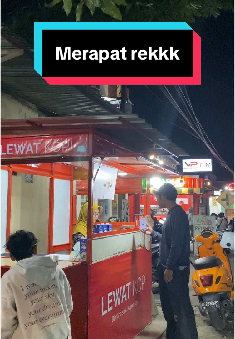 Warga krian khususnyaaa Mari merapat ke stand Lewat Kopi Jangan lewatkan, Ngopi itu penting !! #lewatkopi #lewatkopikrian #kopikrian #kriankuliner #jajanankrian #matchakrian #matcha #kopi8ribu #matcha10rb #infokrian #kriansidoarjo 
