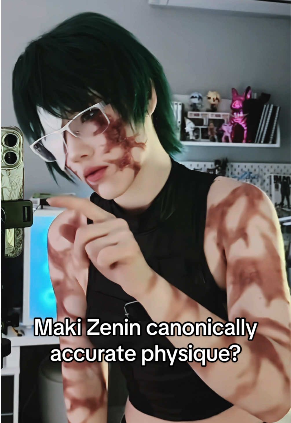 Maki Zenin canonically accurate physique? 💚 #makicosplay #jjk #makizenin #musclemommy #gym 