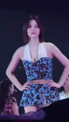 😍 #Momo #트와이스 #모모 #twice_thisisfor_world_tour #singapore 