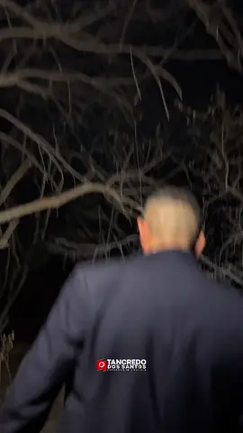 🚨 Arrancaram a cabeça de um homem! Francisco Vasconcelos, de apenas 28 anos, foi encontrado morto, com a cabeça decapitada, às margens do rio Mucambinho, em Sobral. Até quando essa omissão do governador do Estado do Ceará, Elmano de Freitas, do PT? Até quando o povo vai apoiar governantes que nada fazem para trazer segurança para o povo?