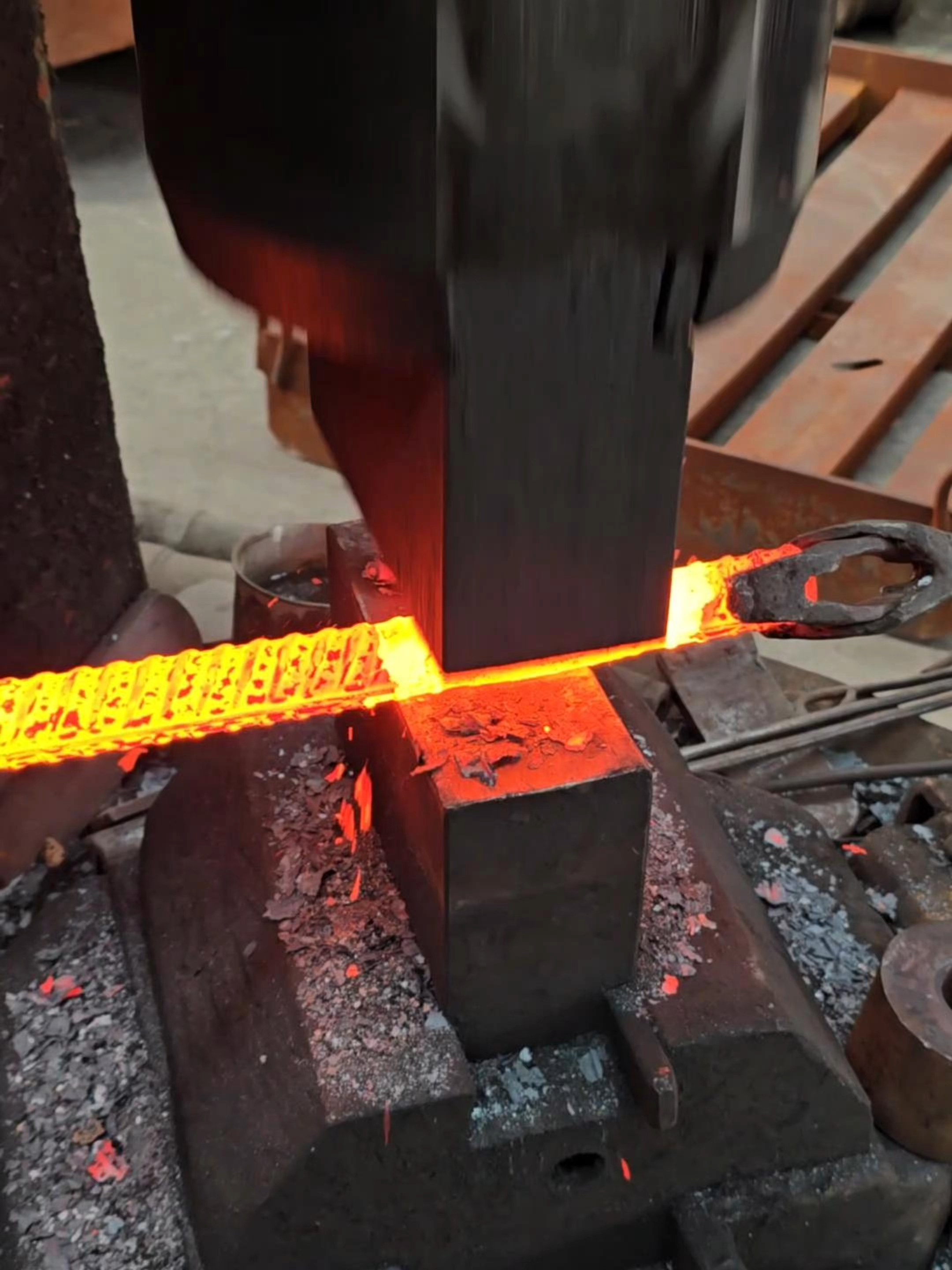 Inside the factory Heat and Honor — The Life of a Forging Worker #ironman #blacksmith #forging #machine #manufacturing