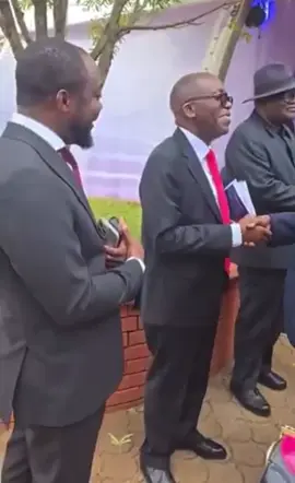 🇨🇩🇰🇪Au #kenya  :  L’ancien président congolais joseph #kabila , condamné le 30 septembre à la peine de mort, a convoqué un conclave politique au #kenya   Plusieurs opposants ont été conviés.