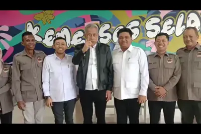 Kemaren Berkesempatan Melakukan Silahturrahmi Dengan Wamensos @gus_jabo di kementrian Sosial.  Kita Dari Tani Merdeka Siap Membantu Kemensos dalam Program kerja Menentaskan Kemiskinan di Indonesia, Target Presiden @prabowo angka kemiskinan di Indonesia di bawah 5%.  Hampir 50% lebih penerima Bansos adalah Buruh Tani. Mari kita sukses program Swasembada Pagan untuk meningkatkan Kesejahteraan Masyarakat.  Terimakasih Atas Sambutannya Bang Agus Jabo. Salam Perjuangan. #tanimerdeka #tanimerdekaindonesia #kemensos #buruhtani #bansos 