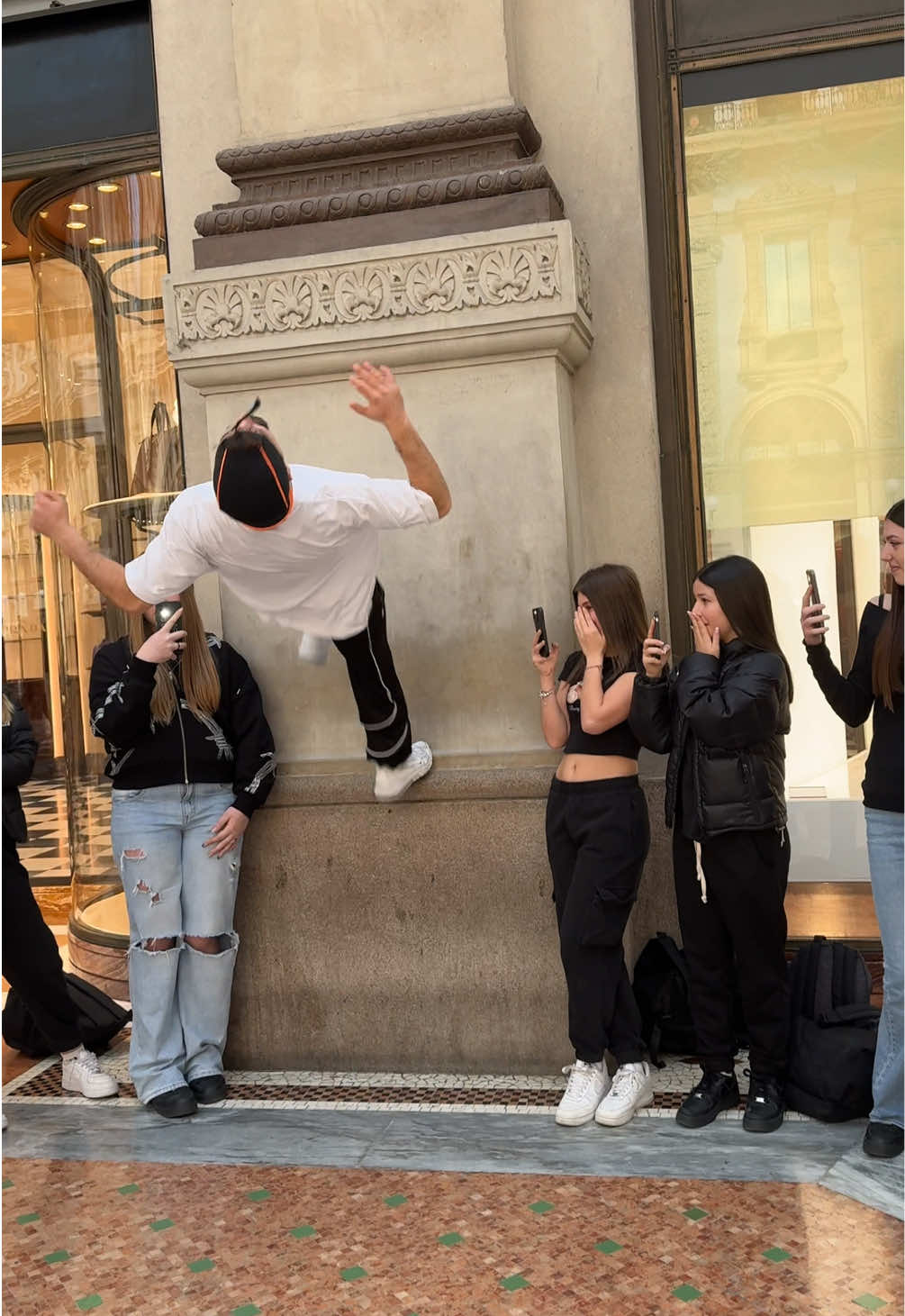 street dance in duomo 
