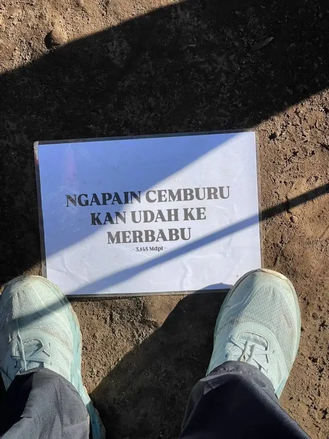 Relakan dia pergi dengan pilihannya, di satu sisi kamu juga harus paham kalau kamu bukanlah yang dia inginkan. Dia juga berhak bahagia dengan pilihannya, jangan pernah kamu memaksakan cinta yang memang tidak bisa di satukan. #gunungmerbabu #fyp #fyppppppppppppppppppppppp #merbabu #MerbabuViaSuwanting 