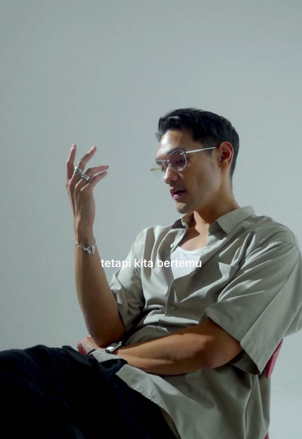 Memang aku yang salah suka cari masalah, salahku setengahnya,  berharap pada manusia kecewa akhirnya 🤷🏻‍♂️ Kita tak jodoh tetapi kita bertemu. #KacamataAfgan #SampaiJumpadiAlbumRetrospektif #MusikDiTiktok 