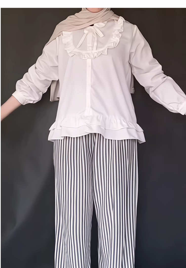 Atasan lucu yang aku pakai dari @WOW FASHION Official Shop 🫶🏻💗#outfitcewek #outfitideas 