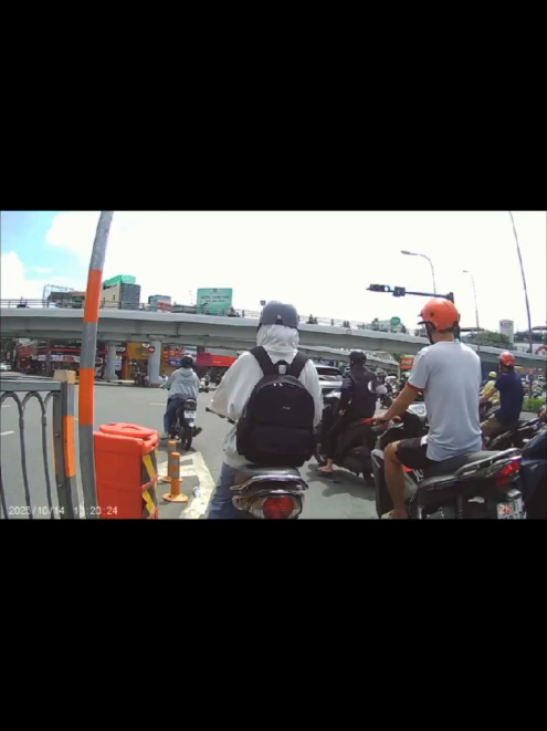 rất nhiều người rẽ trái vô đường 1 chiều và mất 5tr.