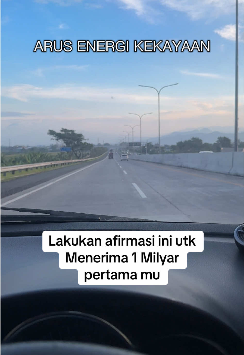 1 milyar datang kepada ku dengan mudah. Aamiin🤲🏻😊 #afirmasi #berkelimpahan #kayaberkah 