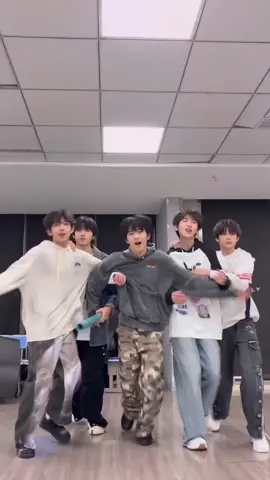 untung kepala gak kena atap 🗿 #tffamily_4th_generation #fupシforyou #fypage #tf家族 #xybca 