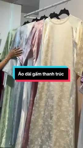 Áo dài gấm thanh trúc đính đá viền cổ với đủ tone màu . Áo Dài BMT HÀN LINH THƯ TIỆM ĐỒ THUÊ BUÔN MÊ . 09 Lê Đức Thọ #thuêđồBuônMaThuột #nhatbinhtruyenthong #HànLinhThư #dulichbuonmethuot #thueaodaiBMT 