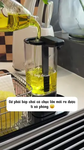 🚰 Đưa tay cái là xà phòng tự chạy ra, khỏi bấm bấm ấn ấn chi cho mệt – tiện nghi như có “ô sin công nghệ” trong nhà  Công nhận công nghệ sinh ra là để chiều tụi mình thật! 🤭 #saydecor #dogiadung #dotienichthongminh 