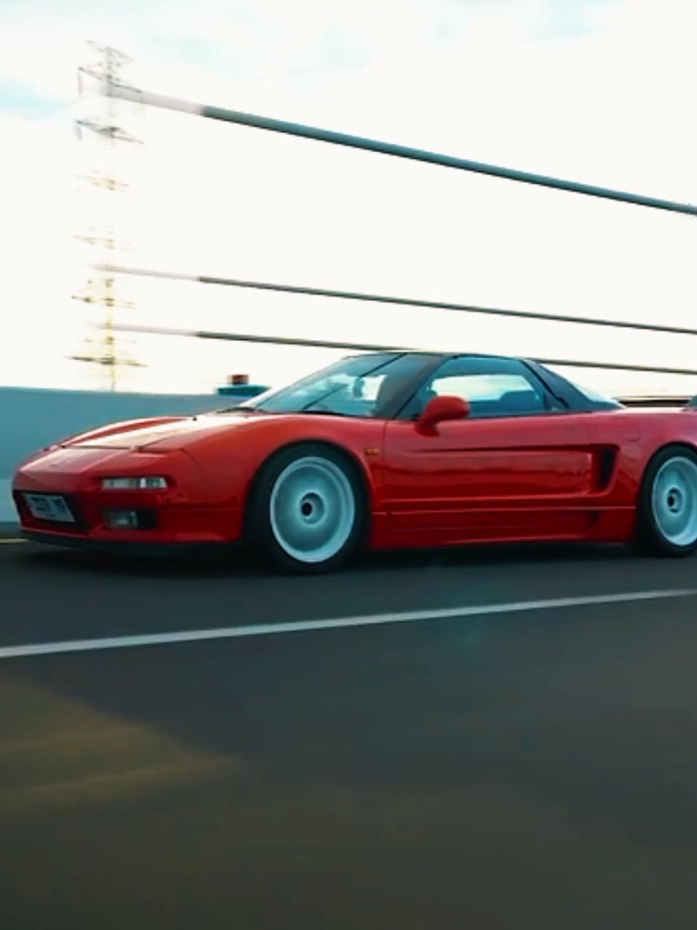 “El Honda NSX: El japonés que hizo temblar a Ferrari 🇯🇵🔥” Ayrton Senna lo perfeccionó. Ferrari lo temió. El Honda NSX no solo fue un auto… fue una revolución. HondaNSX #JorshCars #AutosJaponeses #Superdeportivos #HistoriaDelAutomovil