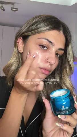 ajungi HYALUB5holic de la prima aplicare ✨👯‍♀️ piele ultra-hidratată 72h, riduri fine estompate în 14 zile, ten plumped și reparat în doar o oră 🤯 say no more… atenție, creează dependență #PaidProjectbyLaRochePosay #HyaluB5 #BounceBack @La Roche-Posay 
