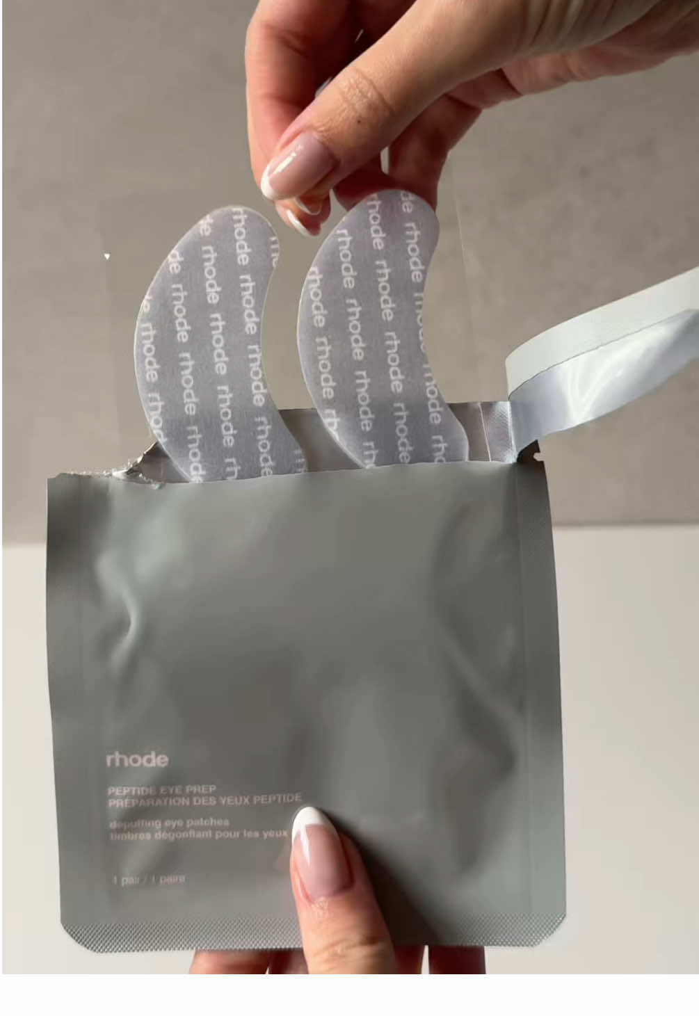 Unboxing my new rhode order! The NEW peptide eye prep sepuffing eye patches from rhode in the rhode logo and r icon style 🤍 I’m so excited to try these out, I love the style of eyepatches ✨ @rhode skin #newrhode #rhodeeyepatches #eyepatches #rhodeskin #rhode 