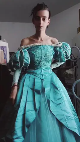 un rêve qui se réalise merci a toi @🦊𝔉𝔬𝔵𝔶𝔫𝔞🐾 a qui j'ai racheté ce magnifique cosplay 🥹🖤🦋 #fouryou #grenouilleapothicaire #donquixotefamilly #lapetitesirene #ariel 