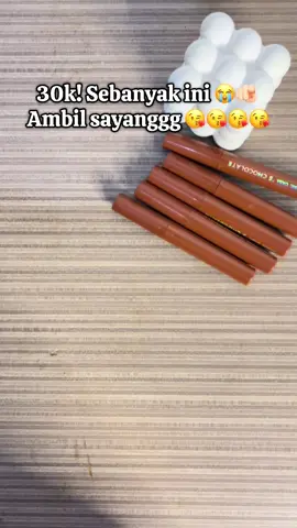 Sayang siapa yang masih belum percaya sama harga nya sebagus ini harga murce 30k! Bebbbb dapet 5pcs 🫵🏻😘 hayu beb co!!!! #lipstickrecommendation #lipstick #waterproof 