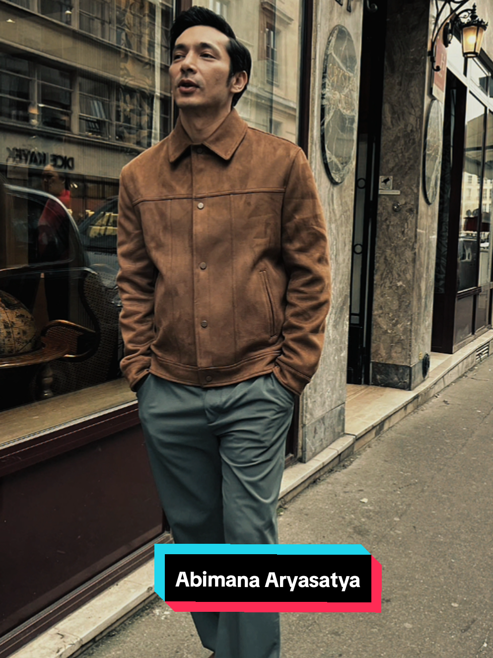 [Publik 19] Abimana Aryasatya, lahir dengan nama asli Robertino (Jakarta, 24 Oktober 1982), adalah aktor Indonesia yang memulai karier lewat sinetron Lupus (1995–1999). Ia sempat dikenal dengan nama panggung Robertino sebelum kembali memakai nama lahirnya pada 2011. Popularitasnya meningkat lewat Catatan (Harian) Si Boy (2011) dan berlanjut dengan Belenggu, Haji Backpacker, Warkop DKI Reborn, hingga Gundala (2019). Ia khas dengan kemampuan akting versatile dan berhasil meraih sejumlah penghargaan bergengsi. #abimanaaryasatya #gundala #warkopdki #aktorindonesia #hajibackpacker 