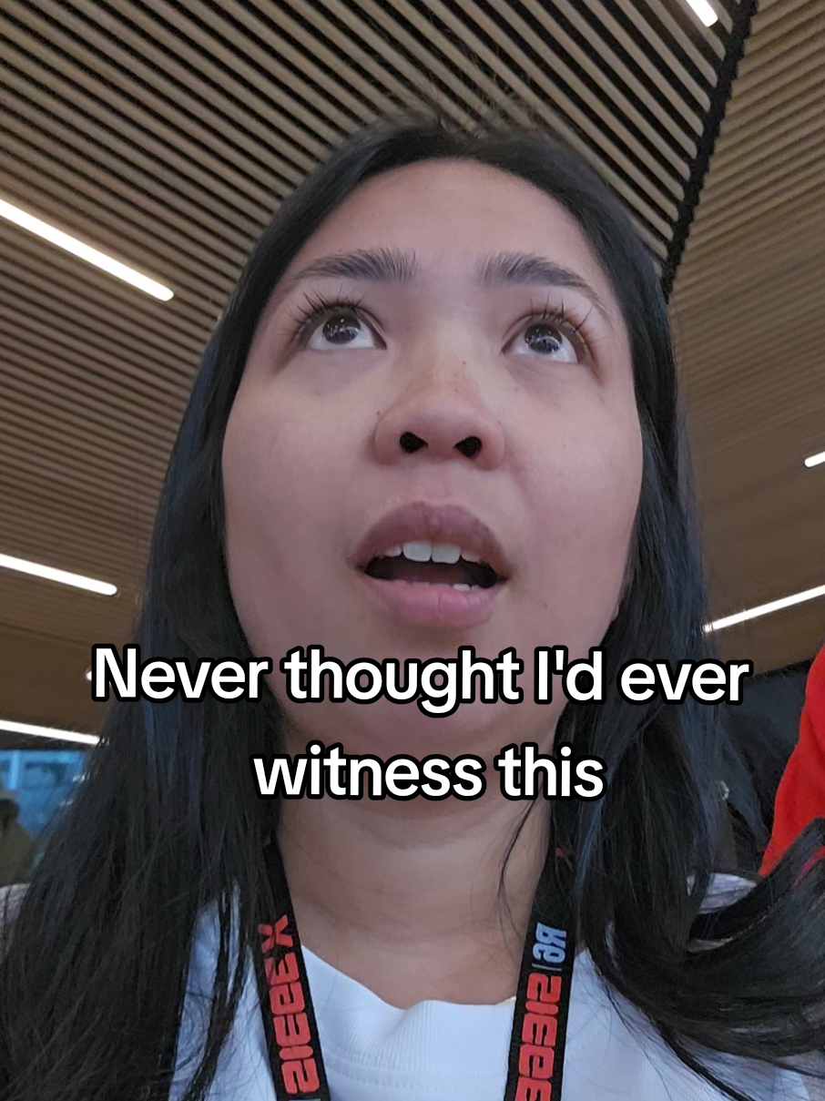 I only saw this when uploading, look at those two cutie pies in the front teasing eachother. I hope they fell in love that day. #furry #furryfandom 