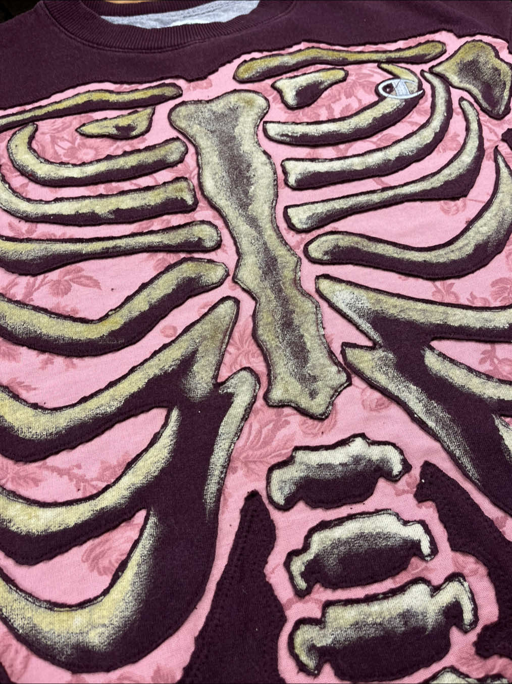 It’s been a while since I dropped a collection. But I’m back at it 🫣🫣🫣 making one right now, and this is the first piece of the upcoming release. Honestly, not sure how many I’ll make yet, but they’ll all be as good as this one. Different colours, sizes, and designs coming your way. Stay tuned and turn on notifications so you don’t miss the collection release date. Most info will be posted in ig Did you like this design?! Take a closer look at the details of the decorative fabric behind 🌹🌹🌹 #sewing #upcycled #upcycle #DIY #crafts 