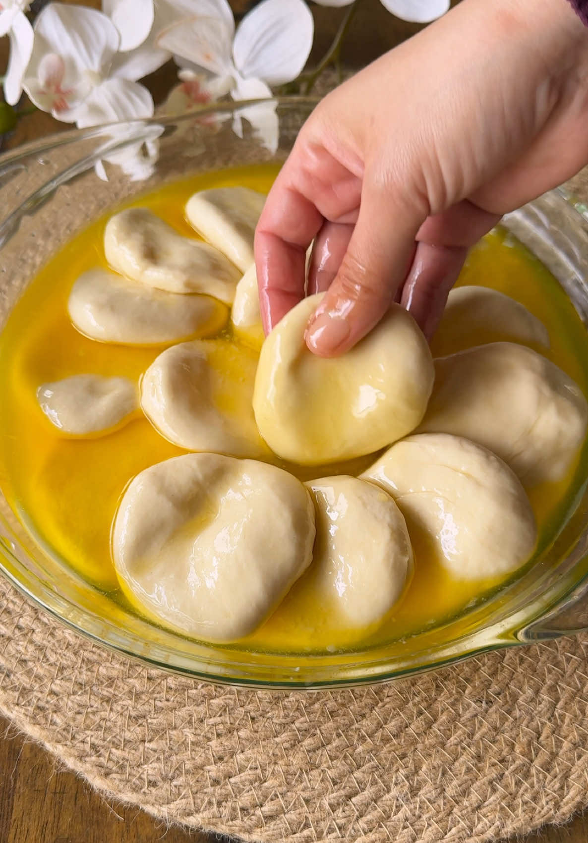 This recipe is 100 years old, Grandma taught tasty, just put the dough in the oil. ⭐️✔️🥇 📺 Watch the full video on our YouTube channel called Sarah and Malak’s Kitchen, for the full recipe, ingredients, and step-by-step instructions? Don’t forget to like & subscribe 💕 #viral #asmr #fyp #breadtok #pastry 