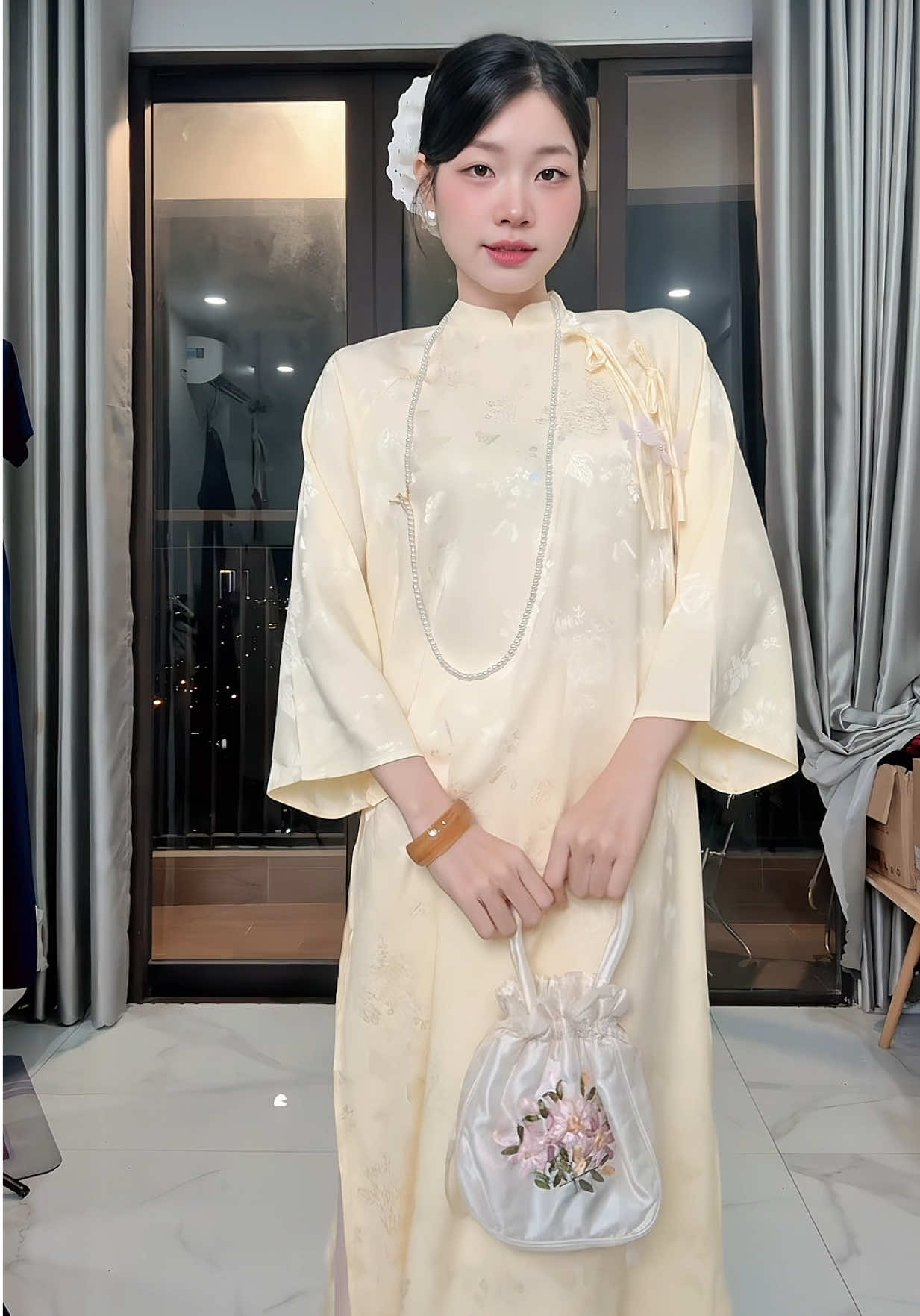 Giờ lên áo dài có sớm quá không ạ 🌸🌸😜