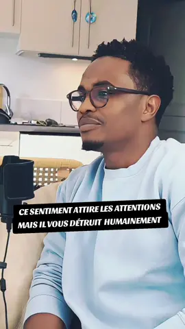 La #pitié ne guérit personne. Elle emprisonne celui qui la reçoit dans une image de faiblesse et celui qui la donne dans une illusion de supériorité. On croit aider en plaignant, mais on empêche l’autre de se relever. La vraie aide, c’est celle qui redonne force, pas celle qui entretient la douleur. #MOTIVATION 