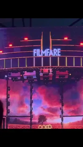 akting kajol udh ky di film nya,,,,#shahrukhan #kajol #filmfareawards2025 #bollywoodsong #fyppppppppppppppppppppppp 