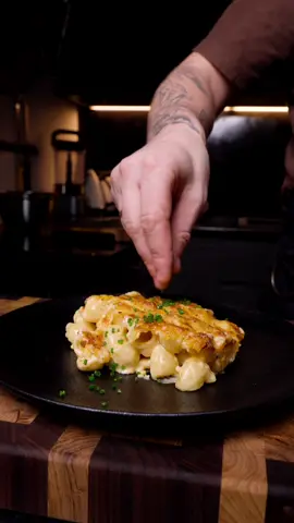 EN. Mac & Cheese – heavy flavor only 🧀🔥 I used 4 cheeses (about 150 g each): 	•	Classic Cheddar  	•	Aged Goat Cheese with Truffles 	•	Goat Cheese aged in Whiskey 	•	Gouda  You can use any cheese combination you like, but never skip Cheddar – it holds the whole sauce together and gives that real mac & cheese flavor. Grated all the cheese. Melted butter in a pot, added crushed garlic and sautéed shortly. Mixed in a big spoon of flour and stirred until thick. Slowly poured in milk while whisking until smooth. Added cheese in 3–4 batches and let it melt into a silky sauce. Seasoned with salt & black pepper. Added cooked pasta and let it simmer for 2 minutes. Transferred to a pan, covered with the remaining cheese and baked at 220°C on top heat until golden and crispy. Real cheese. No shortcuts. Heavy flavor only. 🔥 LT. Makaronai su 4 rūšių sūriais – rimtas skonis 🔥🧀 Naudojau 4 sūrius (po ~150 g): 	•	Klasikinis Cheddar  	•	Ožkos sūris brandintas su trumais 	•	Ožkos sūris brandintas viskyje 	•	Gouda, pusiau kietas Galite naudoti bet kokius mėgstamus sūrius, bet Cheddar būtinai turi būti – jis duoda pagrindinį skonį ir tekstūrą 🔥 Sūrius sutarkavau. Puode ištirpinau sviestą, įdėjau spausto česnako ir trumpai patroškinau. Įdėjau didelį šaukštą miltų, maišiau kol sutirštėjo. Po truputį pyliau pieną, kol masė tapo vientisa. Sūrį dėjau per kelis kartus ir maišiau, kol išsilydė. Pagardinau druska ir pipirais. Sudėjau virtus makaronus, paviriau 2 min. Supyliau į keptuvę, užbėriau likusį sūrį ir kepiau orkaitėje 220°C su viršutine kaitra, kol viršus apskrudo. Tiek žinių. Sūrių pornografija. 🧀🔥 #macandcheese #cheesepasta #FoodLover #recipevideo #BalticFoodie 
