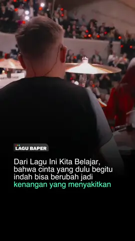 Dari lagu ini kita belajar, bahwa cinta tak selalu berakhir seperti awalnya — kadang yang dulu penuh tawa kini hanya tinggal luka dan kenangan. 💔 Song: @James Arthur - Impossible [via: Youtube ChannelAid] #jamesarthur #impossibile #livemusic #orchestra #lagubaper 