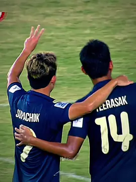 ก็มีแต่เธอนี่แหละที่ทำให้กล้องชัด(มั้ง) 😭 . . . #ทีมชาติไทย 