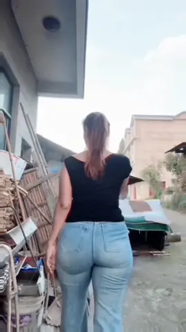 #背影女神 #牛仔裤  #背影女神  梦里是那么的美好 现实是那么的残酷