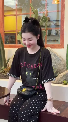 Cổ cười mỉm mỉm không à🤭