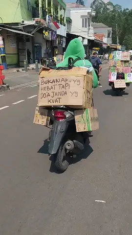 kadang kita perlu berpura2 gila #cahrantaumadura #bangzidancrew #crewbangzidan 